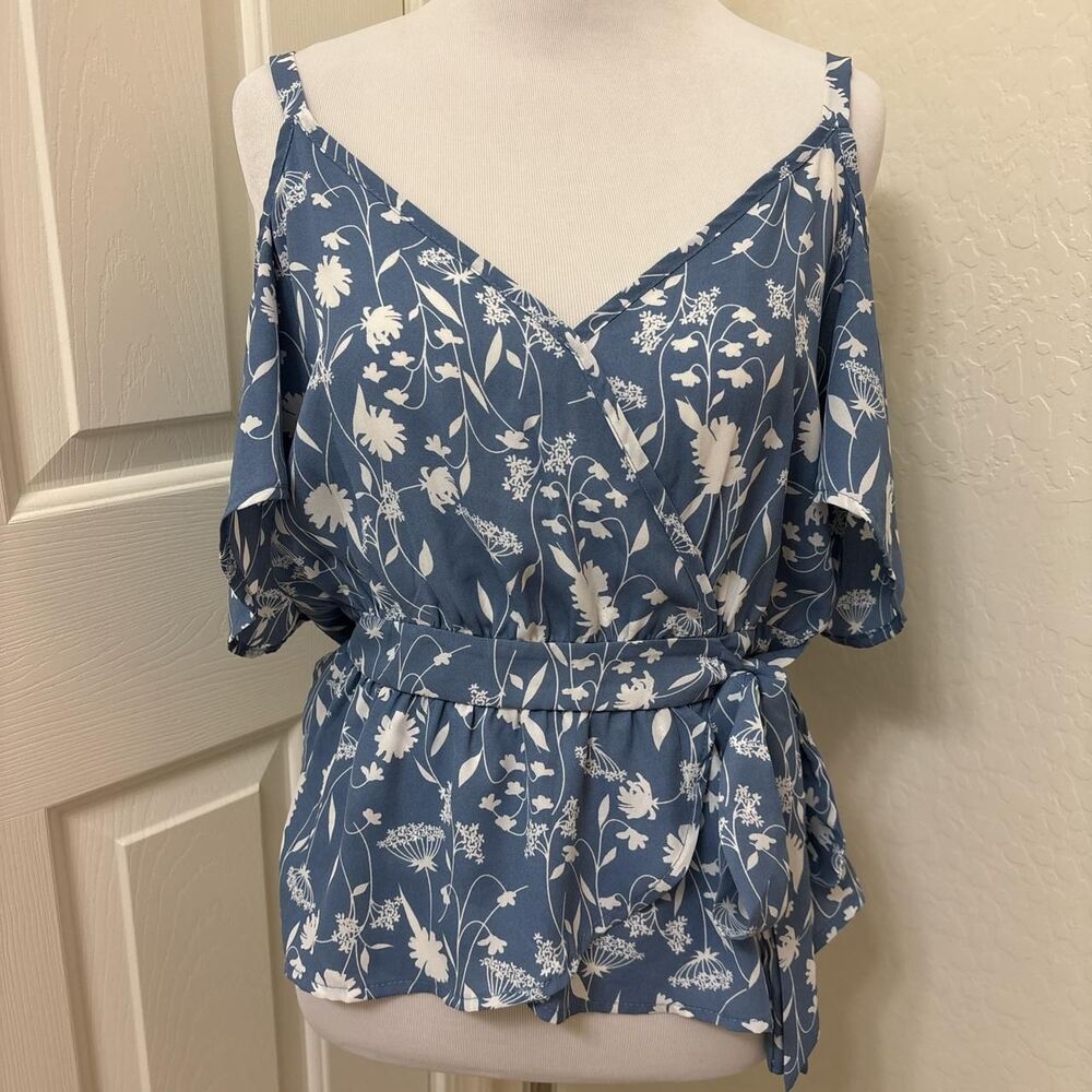 Unbranded Women's Blue and White Blouse